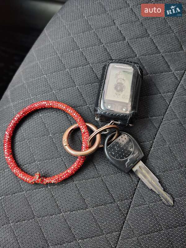 Хэтчбек Chevrolet Aveo 2005 в Кропивницком