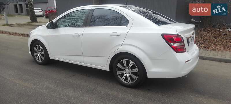 Седан Chevrolet Aveo 2017 в Киеве