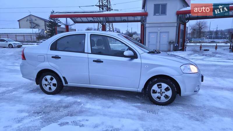 Седан Chevrolet Aveo 2011 в Виннице