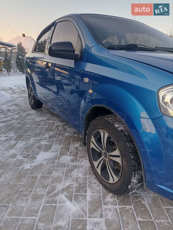 Седан Chevrolet Aveo 2008 в Днепре