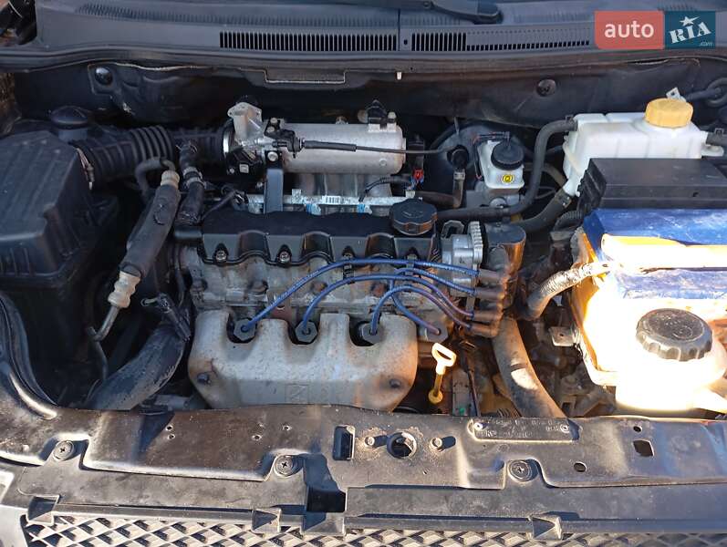 Седан Chevrolet Aveo 2011 в Микуличине