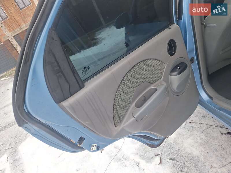 Седан Chevrolet Aveo 2005 в Черновцах