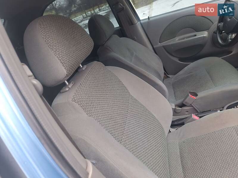 Седан Chevrolet Aveo 2005 в Черновцах