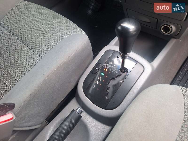 Седан Chevrolet Aveo 2005 в Черновцах