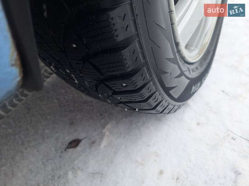 Седан Chevrolet Aveo 2005 в Черновцах