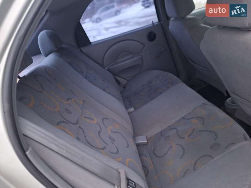 Седан Chevrolet Aveo 2004 в Черновцах
