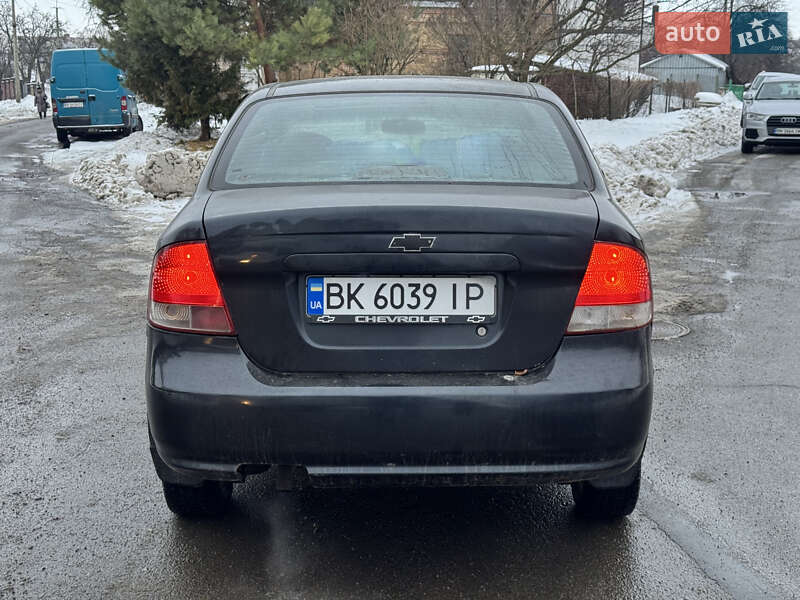 Седан Chevrolet Aveo 2005 в Ровно