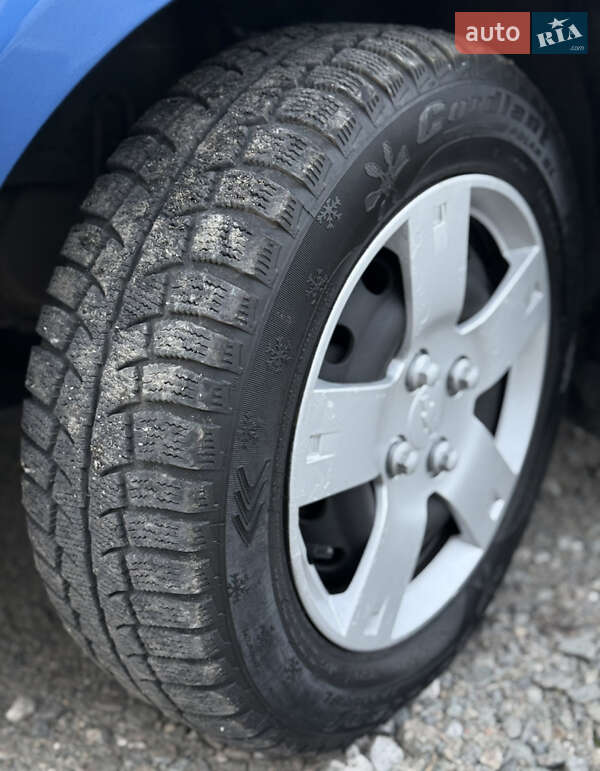 Седан Chevrolet Aveo 2006 в Днепре