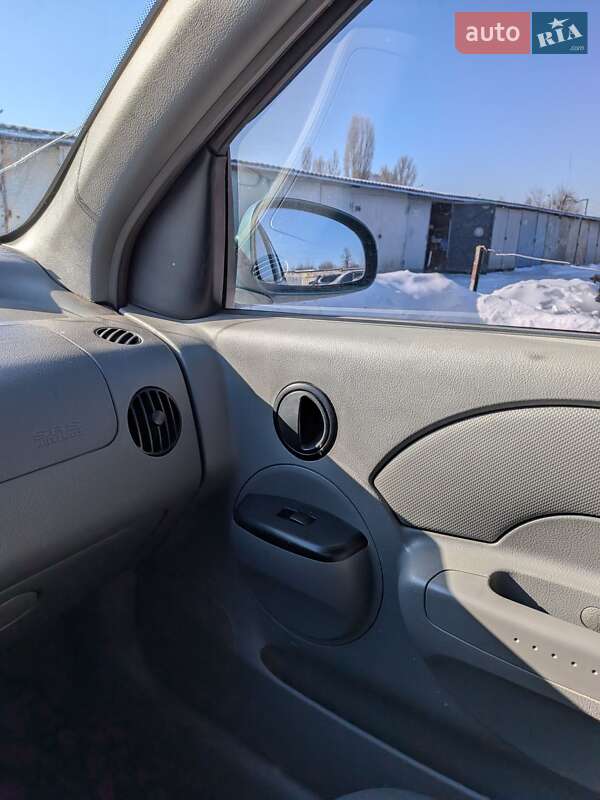 Седан Chevrolet Aveo 2004 в Харькове