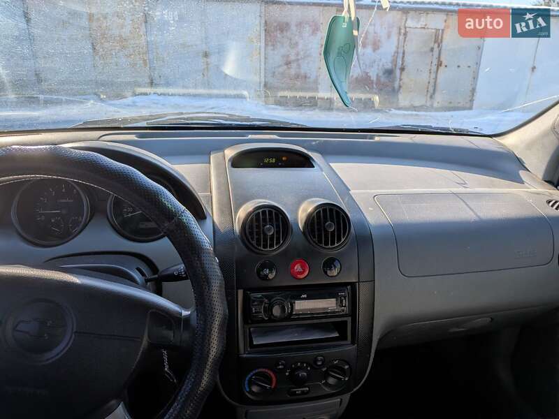 Седан Chevrolet Aveo 2004 в Харькове