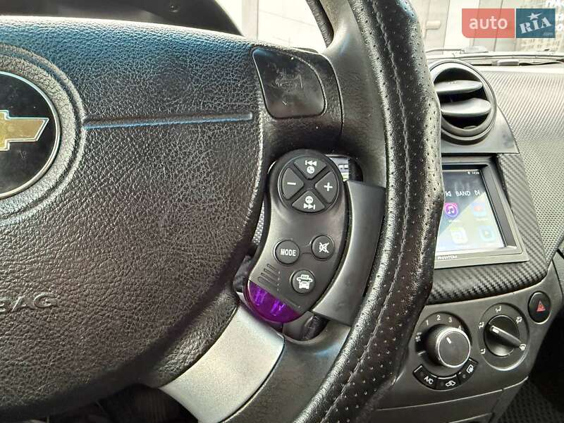 Седан Chevrolet Aveo 2006 в Киеве