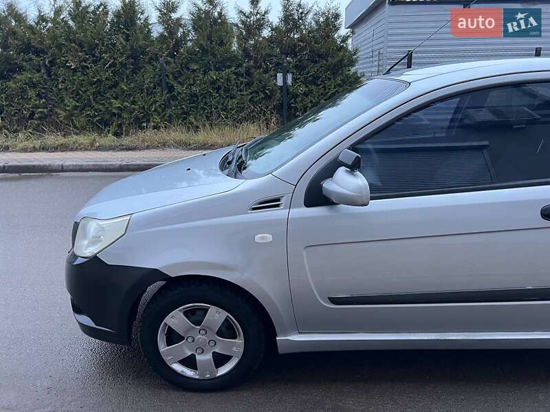 Хэтчбек Chevrolet Aveo 2008 в Вишневом фото 9 Хэтчбек Chevrolet Aveo 2008 в Вишневом