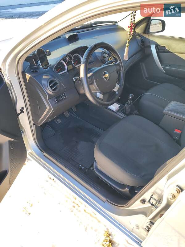 Седан Chevrolet Aveo 2010 в Полтаве