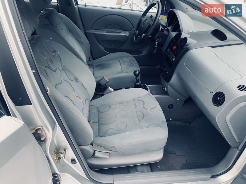 Седан Chevrolet Aveo 2005 в Киеве
