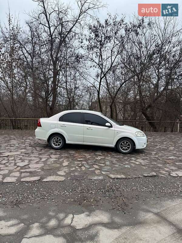 Седан Chevrolet Aveo 2008 в Кривом Роге