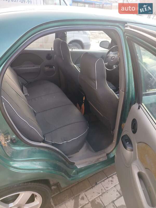 Седан Chevrolet Aveo 2004 в Черновцах