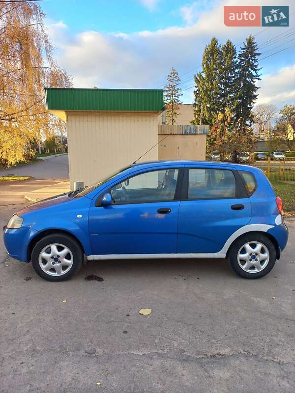 Хэтчбек Chevrolet Aveo 2005 в Остроге
