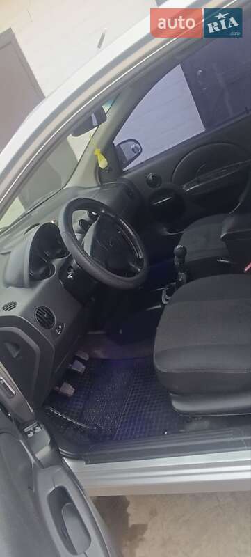 Седан Chevrolet Aveo 2005 в Чугуеве
