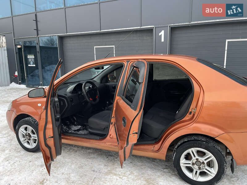 Седан Chevrolet Aveo 2006 в Киеве