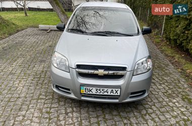Седан Chevrolet Aveo 2010 в Дубно