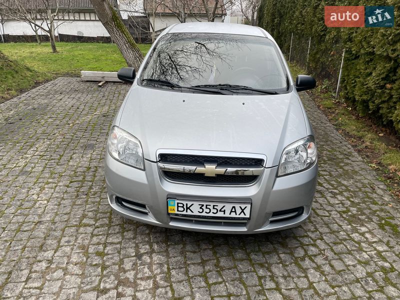 Седан Chevrolet Aveo 2010 в Дубні