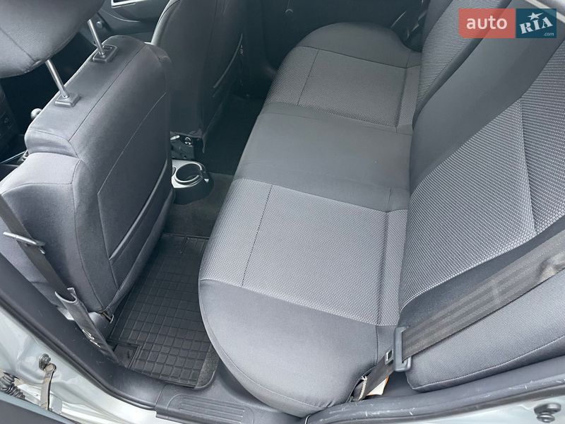 Седан Chevrolet Aveo 2010 в Дубні