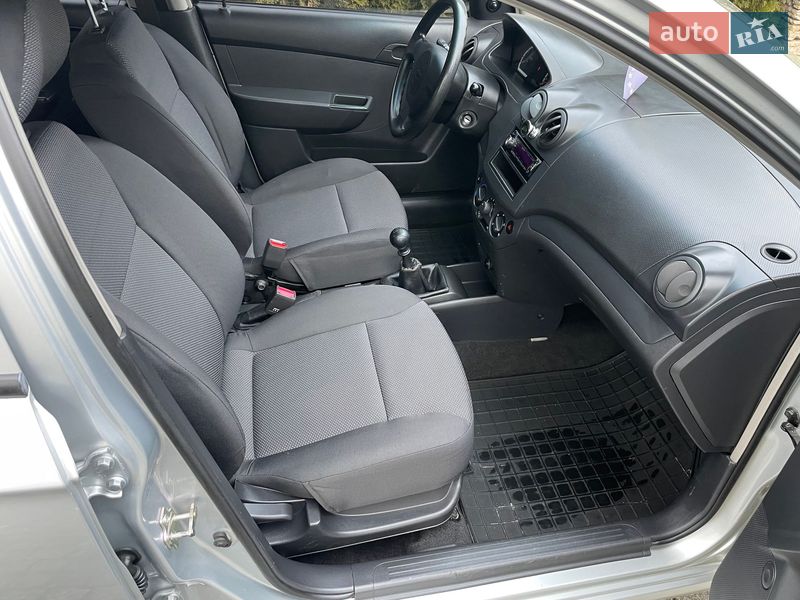 Седан Chevrolet Aveo 2010 в Дубні