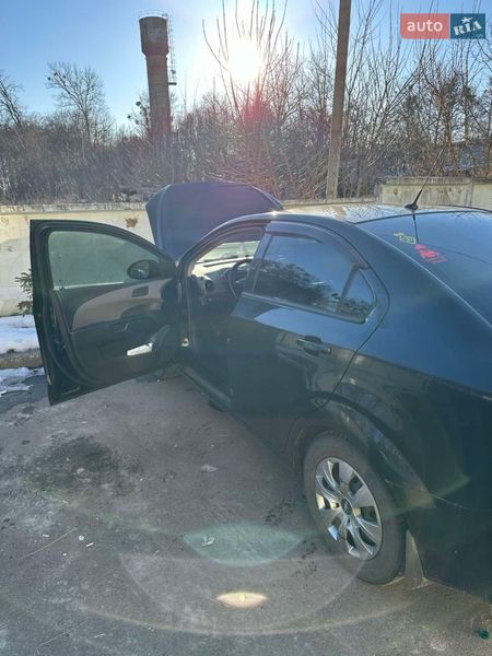 Седан Chevrolet Aveo 2013 в Мукачевому