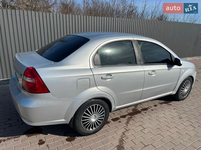 Седан Chevrolet Aveo 2007 в Сарнах