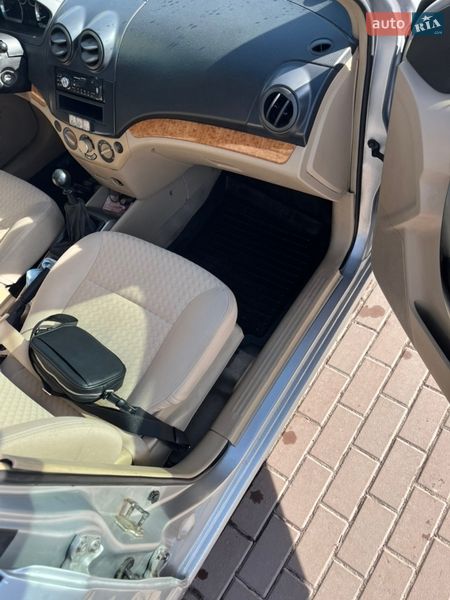 Седан Chevrolet Aveo 2007 в Сарнах