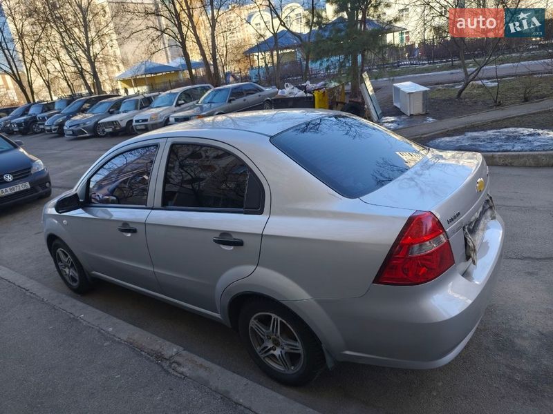Седан Chevrolet Aveo 2006 в Киеве
