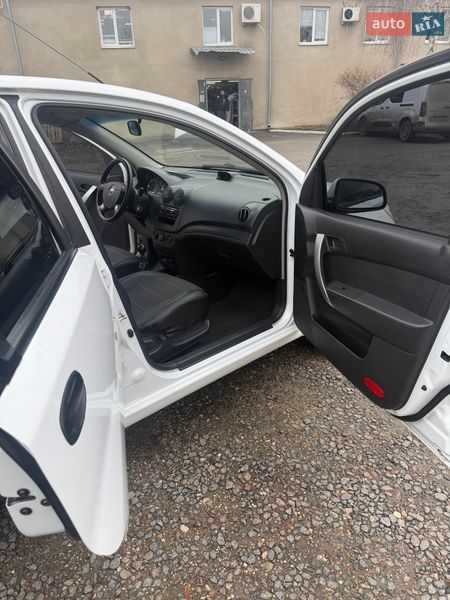 Хэтчбек Chevrolet Aveo 2011 в Харькове