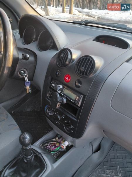 Седан Chevrolet Aveo 2004 в Нежине