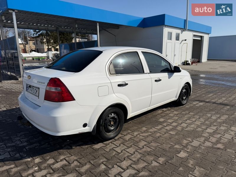 Седан Chevrolet Aveo 2006 в Ромнах