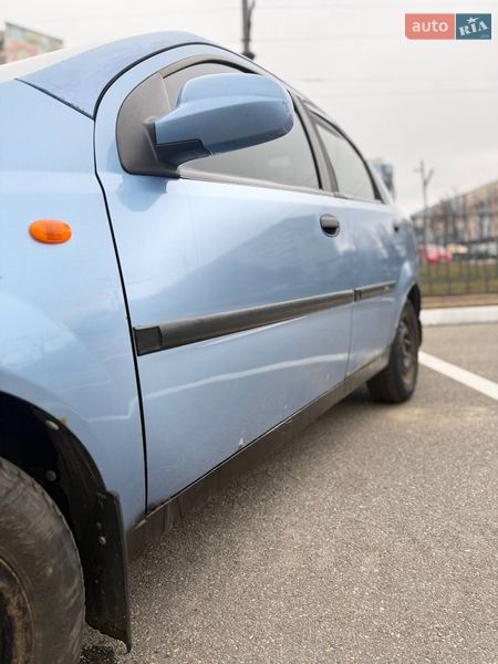 Седан Chevrolet Aveo 2004 в Харькове