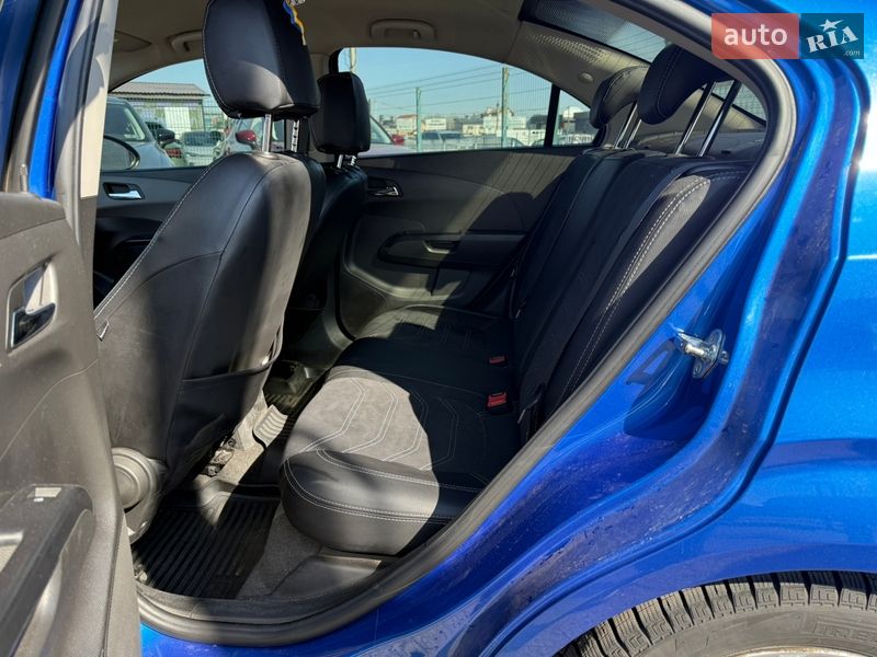 Седан Chevrolet Aveo 2012 в Києві