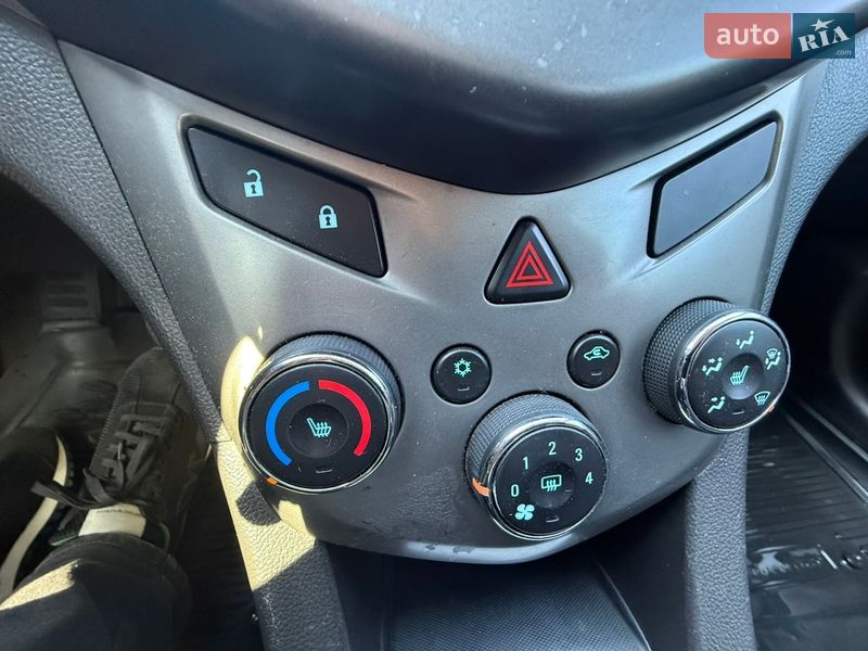 Седан Chevrolet Aveo 2012 в Києві