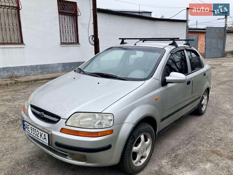Седан Chevrolet Aveo 2004 в Днепре