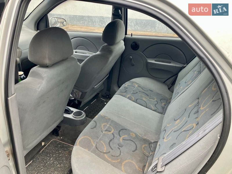 Седан Chevrolet Aveo 2004 в Днепре