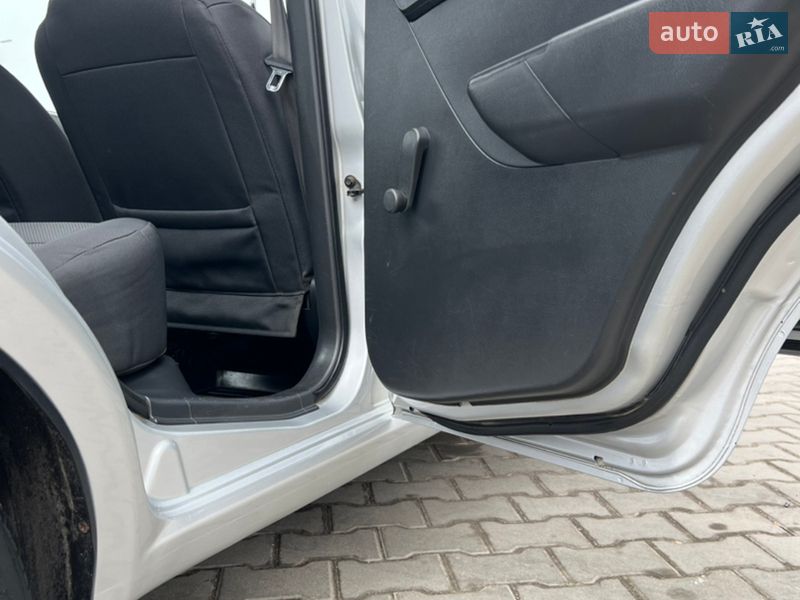 Седан Chevrolet Aveo 2011 в Виннице