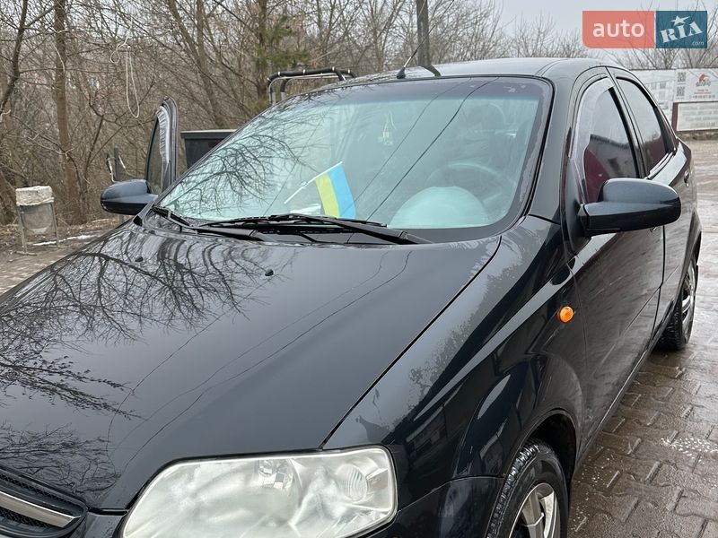 Седан Chevrolet Aveo 2005 в Сумах