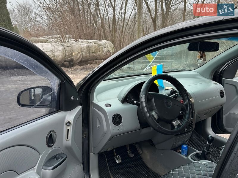 Седан Chevrolet Aveo 2005 в Сумах