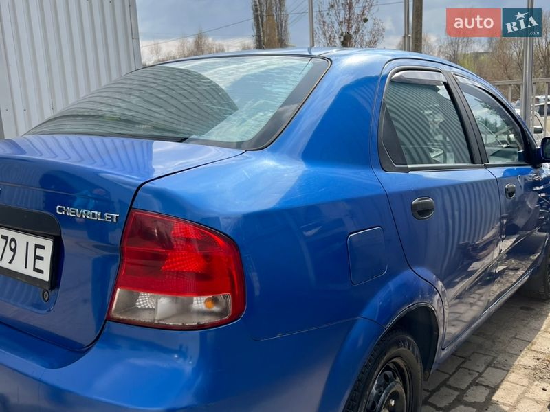 Седан Chevrolet Aveo 2005 в Ровно