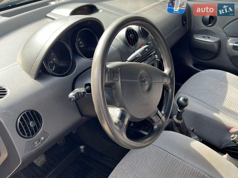 Седан Chevrolet Aveo 2005 в Ровно