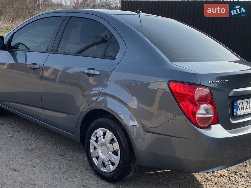 Седан Chevrolet Aveo 2013 в Киеве
