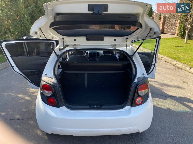 Седан Chevrolet Aveo 2012 в Рівному