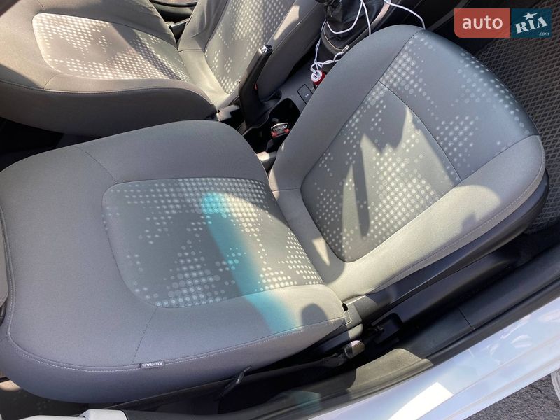 Седан Chevrolet Aveo 2012 в Рівному