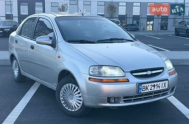 Седан Chevrolet Aveo 2005 в Ровно