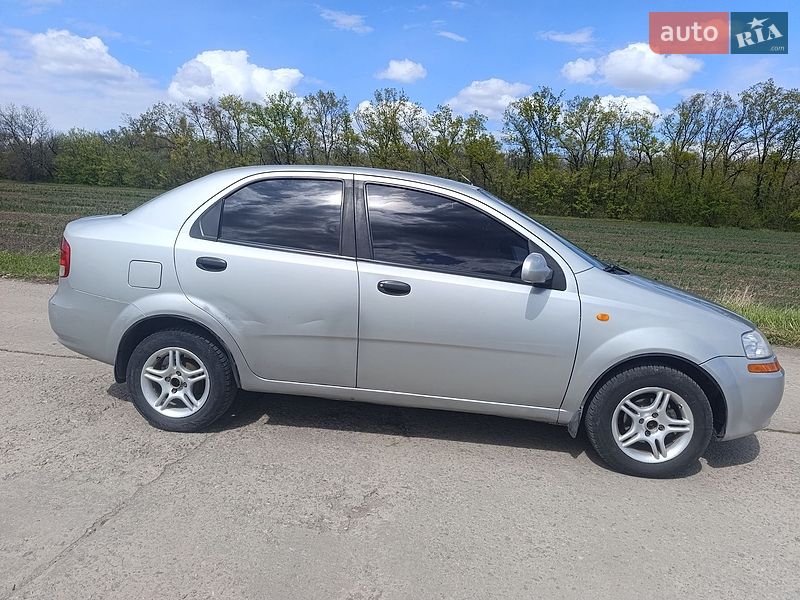 Седан Chevrolet Aveo 2005 в Новомосковске