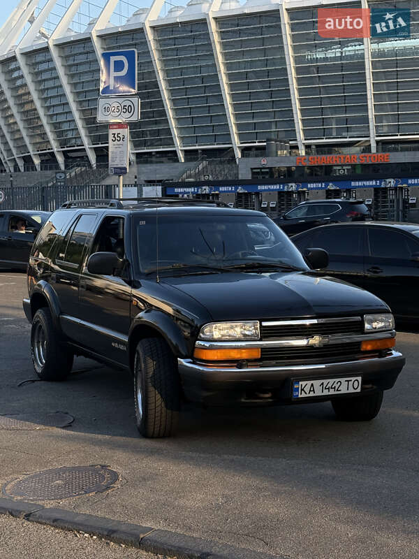 Позашляховик / Кросовер Chevrolet Blazer 2000 в Києві